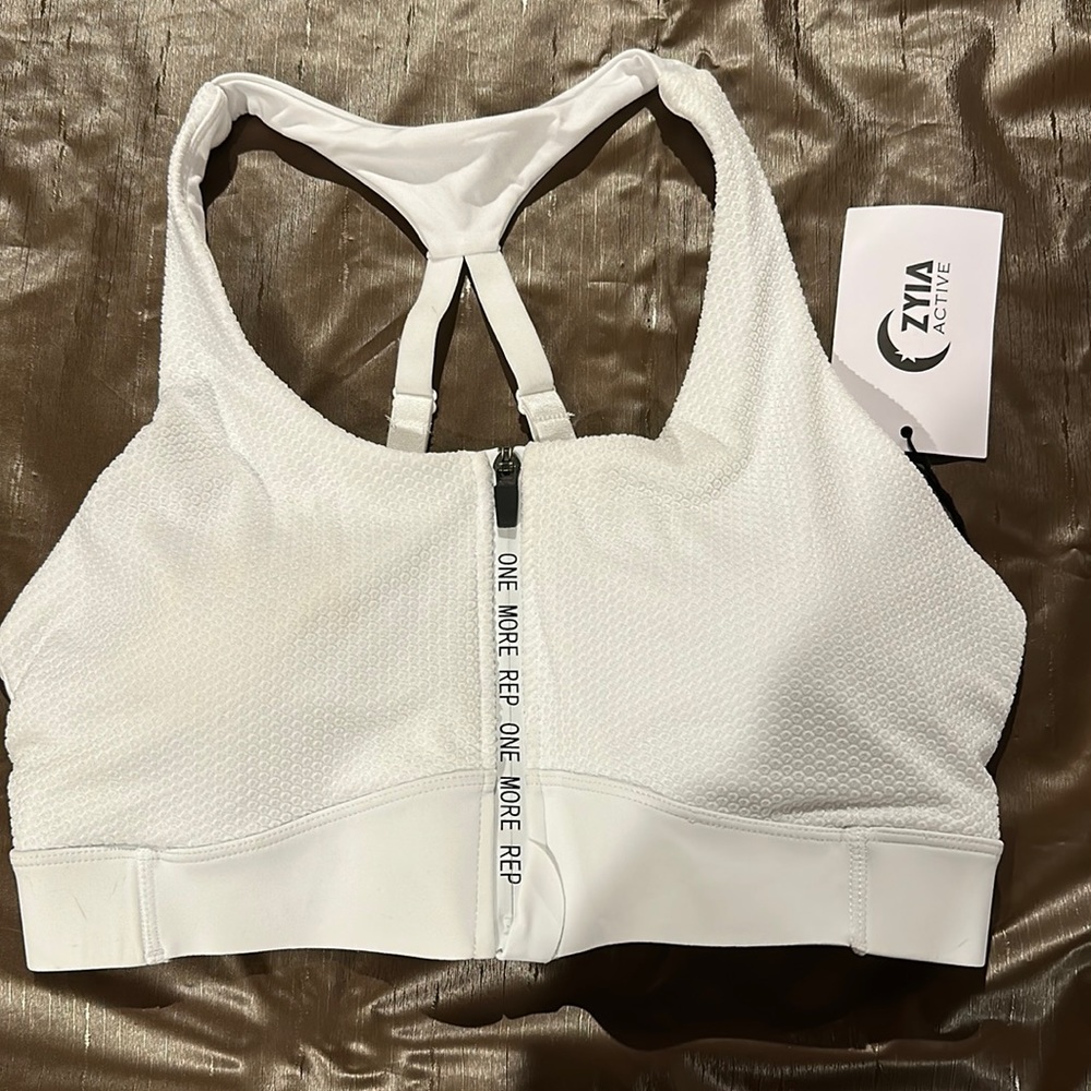 Zyia new sports bra